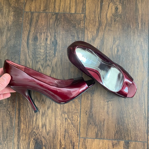 BCBG burgundy heels - Picture 1 of 7